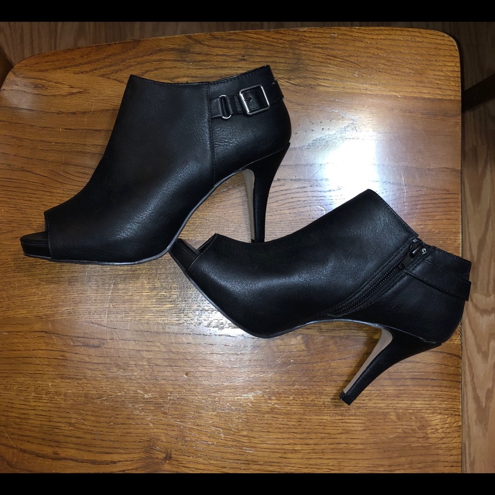 Madden Girl - Black Buckle Open Toe Heels